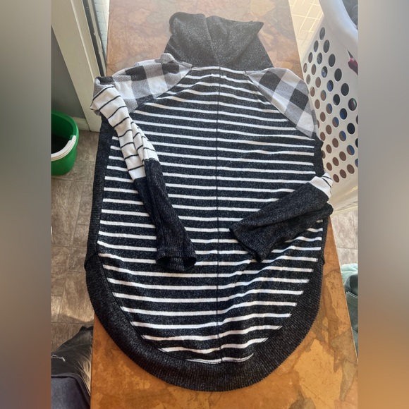 Maurices Cowl neck dk grey and white striped tunic length sweater sz S - Picture 2 of 4